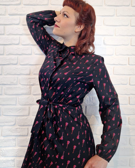 Six Strings - Guitar pattern Lille long sleeves dress - no iron